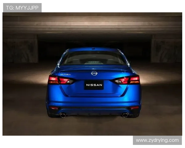 2.0T配四驱，日产天籁海外迎来新面孔，这造型你们喜欢吗？